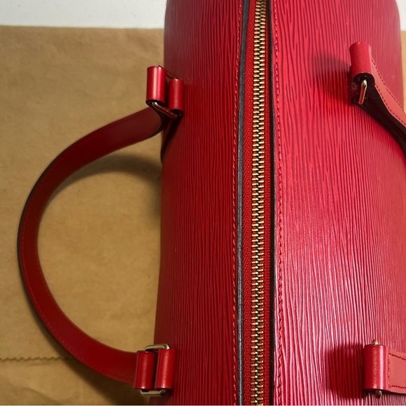 Louis Vuitton  Red Epi Souflott bag with pouch! - Picture 13 of 17